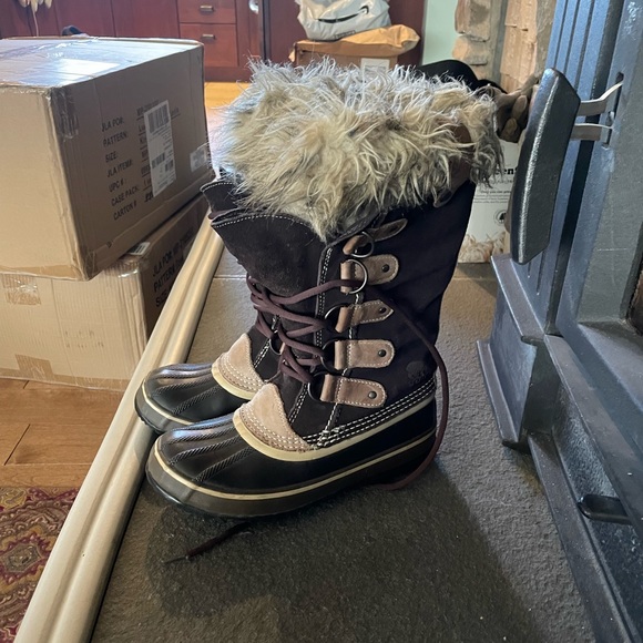 Sorel womens boot size 6. Worn one season and outgrew - Picture 4 of 5
